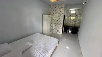 Premium bedding, desk, free WiFi, bed sheets