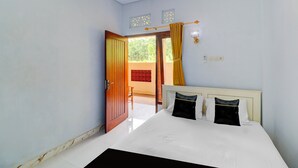 Kamar Double Standar | Seprai premium, meja kerja, Wi-Fi gratis, dan seprai linen