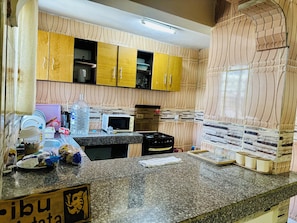 Tủ lạnh, lò vi sóng, lò nướng, bếp nấu 