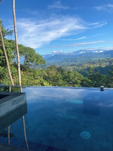 3 Bedroom House with stunning Mountain Views. 15 minutes from several beaches