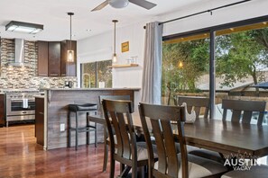 Dining - Lounge Poolside & Grill Stylish Space for Groups, Games/Foosball Mins to Domain (Austin)