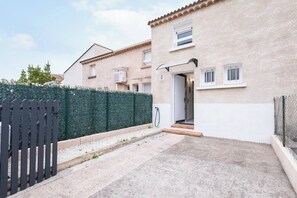 Exterior - Comfortable air-conditioned villa, walking distance to the beach with terrace and private parking (Agde)