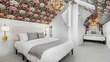 House, Multiple Beds, Kitchen, Garden View | 3 bedrooms, individually decorated, individually furnished, desk