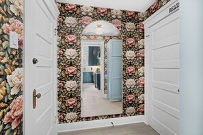 Hus, flere senger, kjøkken, hageutsikt | Innvendig