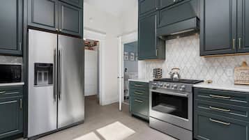 House, Multiple Beds, Kitchen, Garden View | Private kitchen