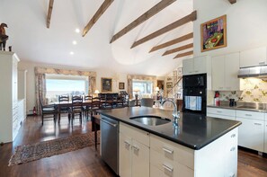 Fridge, microwave, oven, stovetop - Timeless Seaside Estate: 4 Lodgings, Private Beach (Gloucester)