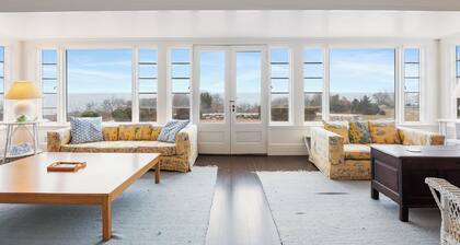 Timeless Seaside Estate: 4 Lodgings, Private Beach