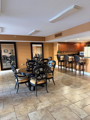 Dining - Oceanfront Escape Beach Pool Resort (Daytona Beach Shores)