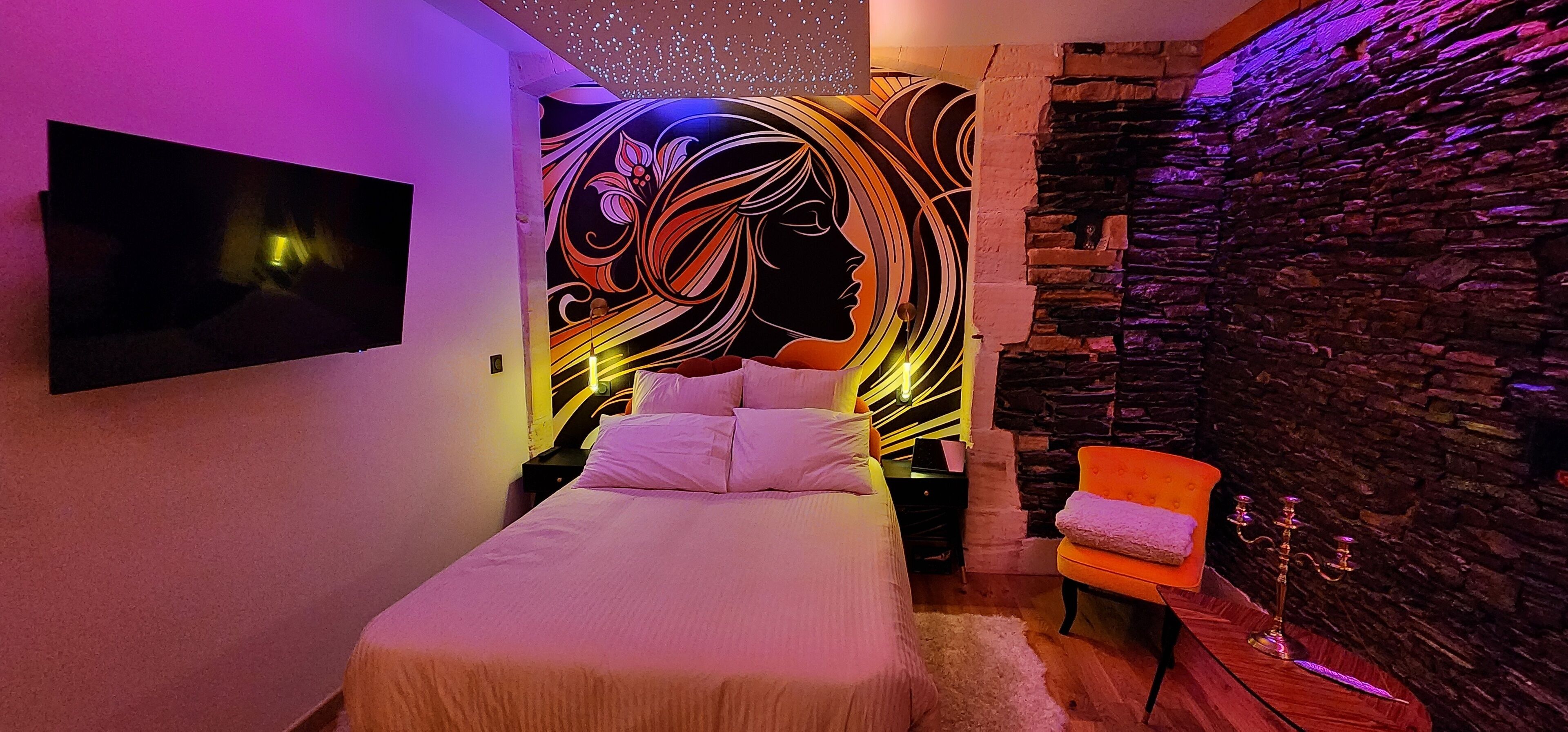 Free WiFi, bed sheets