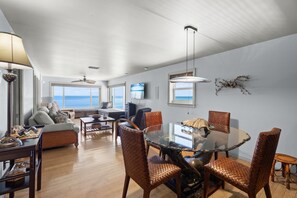 Dining - Beach Front Condo with lovely sunset view (Sarasota)