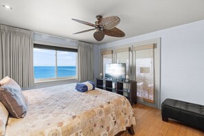 2 bedrooms, iron/ironing board, free WiFi, bed sheets - Beach Front Condo with lovely sunset view (Sarasota)