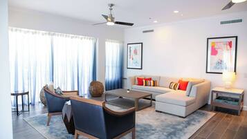 Een televisie en een kantoor