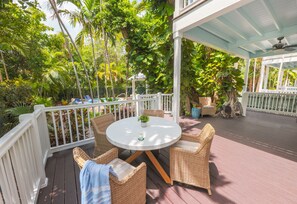 Outdoor dining - 3BR Premium Duck Key Villa | Pool + Garden Patio (Duck Key)