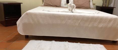 Classic Double or Twin Room, Lanai, Courtyard View