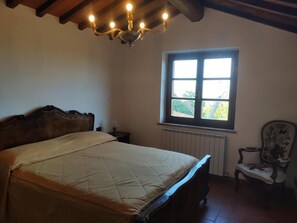3 bedrooms, WiFi, bed sheets - Panoramic country Villa 6/8 people in Tuscany, bbq wood-fired oven, heating, A/C (Sarteano)