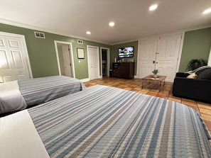 1 habitación, tabla de planchar con plancha, wifi gratis y ropa de cama