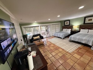 1 habitación, tabla de planchar con plancha, wifi gratis y ropa de cama 