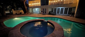 Poolside Guest Suite in Mansion with Private Entrance & En-Suite Bathroom.