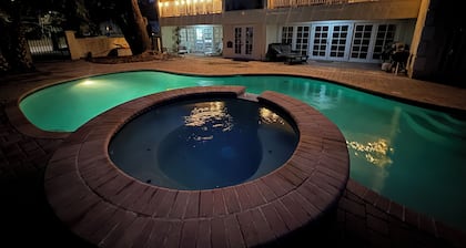 Poolside Guest Suite in Mansion with Private Entrance & En-Suite Bathroom.