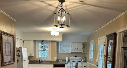 Gorgeous 3-bedroom house in charming Saluda County! Short drive to the Masters!