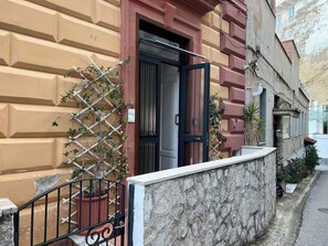 Exterior detail - Parthenope House (Napoli)
