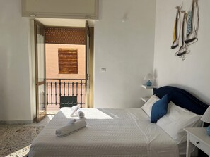 1 bedroom, WiFi, bed sheets - Parthenope House (Napoli)