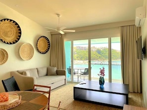 TV - Stunning Beachfront Property (Crucecita)