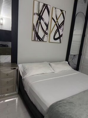 2 bedrooms, iron/ironing board, Internet, bed sheets - Luxury Oasis of New Harbour Village III (St. Catherine Parish)