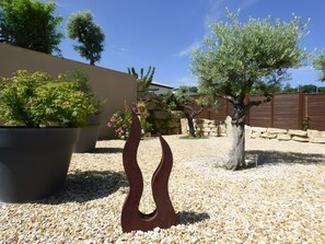 Property grounds - Holiday Home 'Maison Avec Piscine Privée' with Private Pool, Wi-Fi and Air Conditioning (Saint-Romain-en-Viennois)