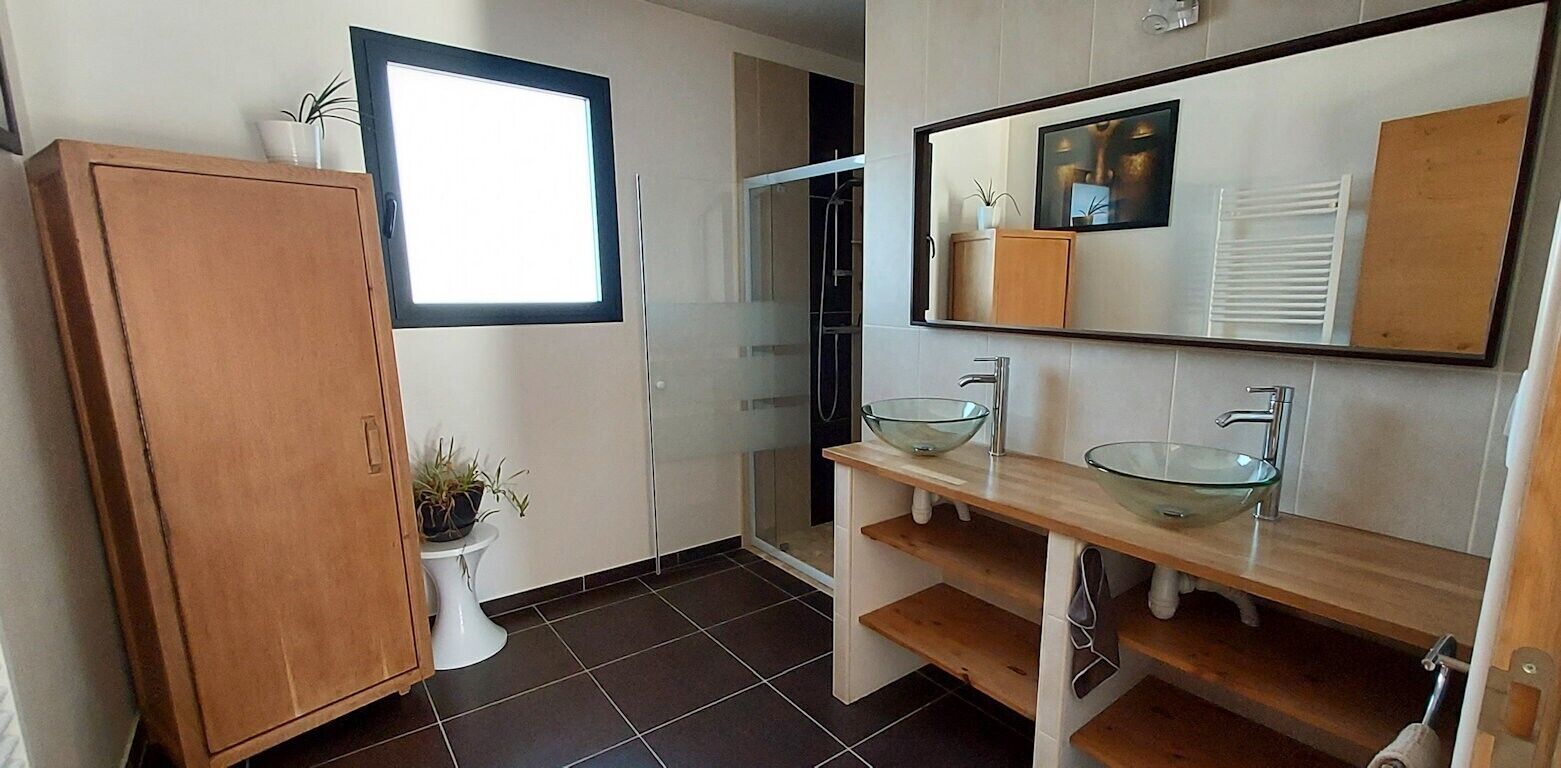 Een douche, een haardroger