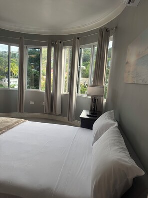 2 bedrooms, iron/ironing board, WiFi, bed sheets - Luxury Oasis of Tonis Estate 204 (Mandeville)