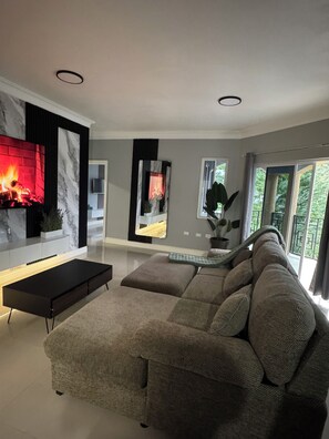 Living area - Luxury Oasis of Tonis Estate 204 (Mandeville)
