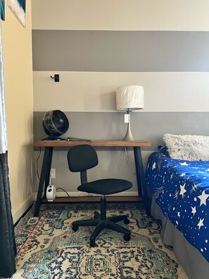1 chambre, bureau, fer et planche à repasser, Wi-Fi gratuit