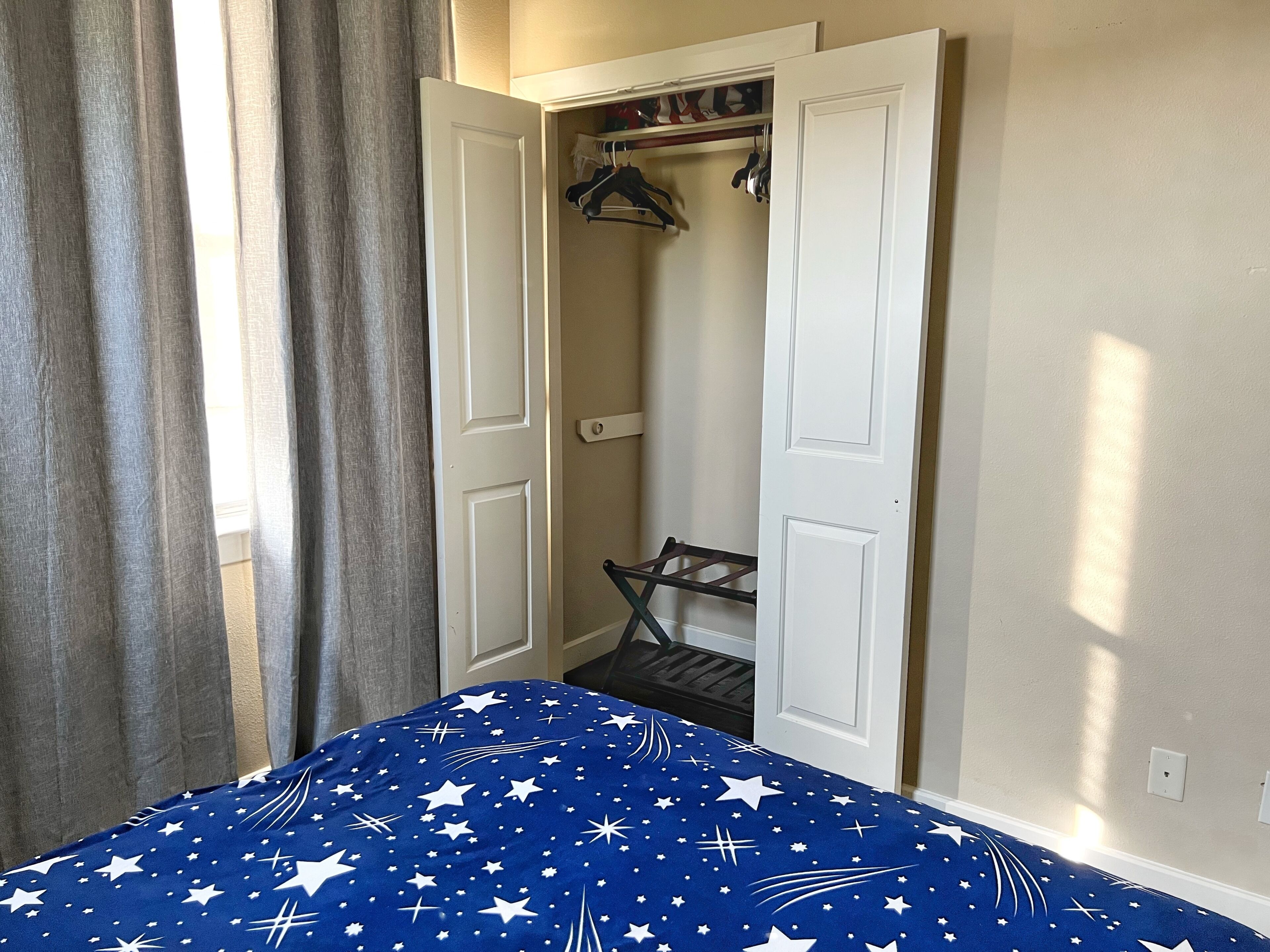 1 habitación, escritorio, tabla de planchar con plancha y wifi gratis 