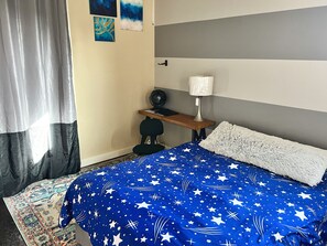 1 bedroom, desk, iron/ironing board, free WiFi - Kitchen & Private Bedroom (Houston)