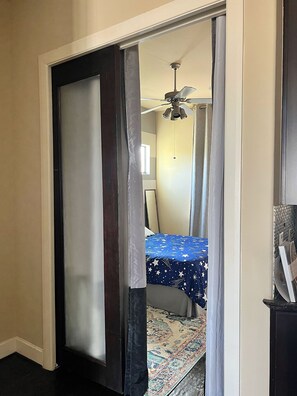 1 bedroom, desk, iron/ironing board, free WiFi - Kitchen & Private Bedroom (Houston)