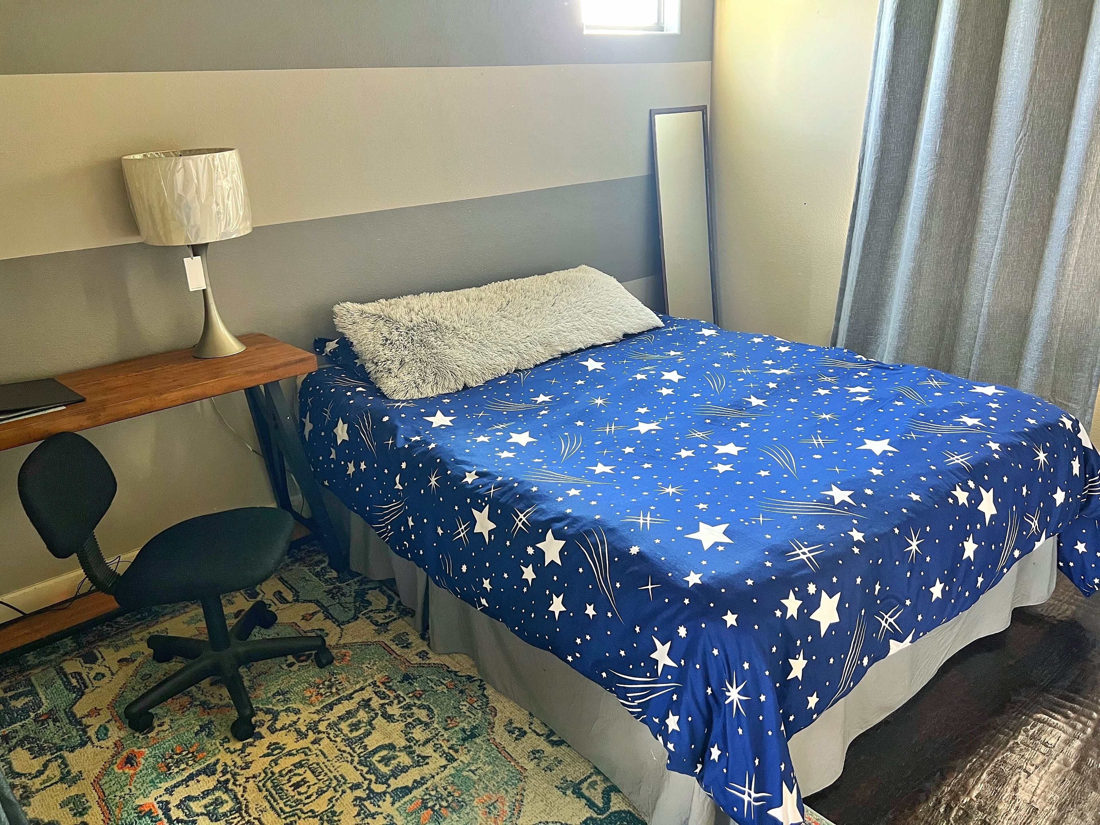 1 chambre, bureau, fer et planche à repasser, Wi-Fi gratuit
