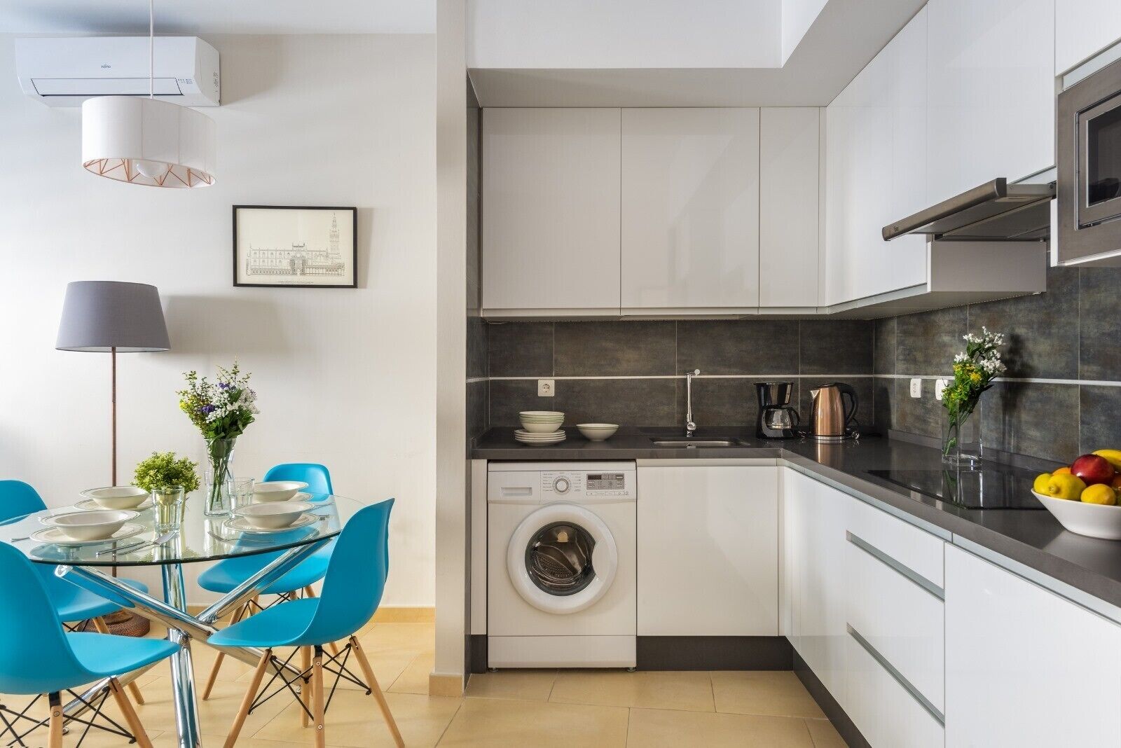 Refrigerador, microondas, placa de cocina, lavavajillas