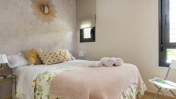 1 habitación, tabla de planchar con plancha, wifi y ropa de cama