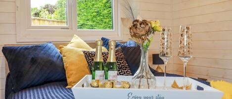 1 bedroom, individually decorated, individually furnished, free WiFi