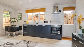 Cookware/dishes/utensils