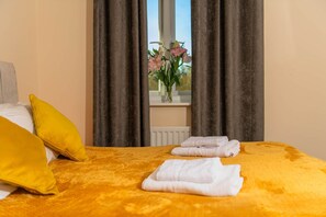 6 dormitorios, tabla de planchar con plancha, wifi y ropa de cama