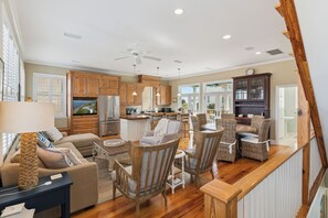 TV - Sandpiper at Coast Cottages sleeps 8 with Community Pool (St Simons Island)