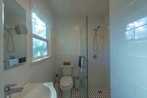 Hair dryer, towels - Prime Downtown Paso Guest House - Private & Wakable (Paso Robles)