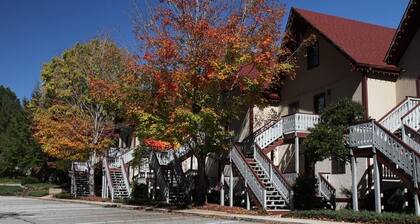 Alpine Helen Georgia, beautiful resort on the Chattahoochee River, 2 bedroom