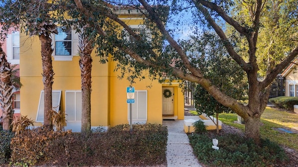 Exterior of property - Themed rooms • Pvt pool • BBQ • Near Disney (Kissimmee)