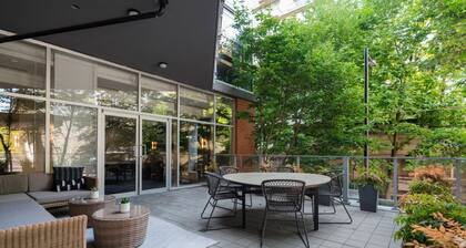Deluxe Yaletown 1BR Suite w/ Access to Pool & Gym
