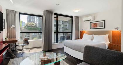 Deluxe Yaletown 1BR Suite w/ Access to Pool & Gym