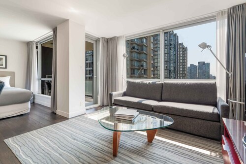 Modern Studio Suite in Yaletown w/ Access to Pool