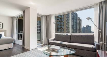 Modern Studio Suite in Yaletown w/ Access to Pool